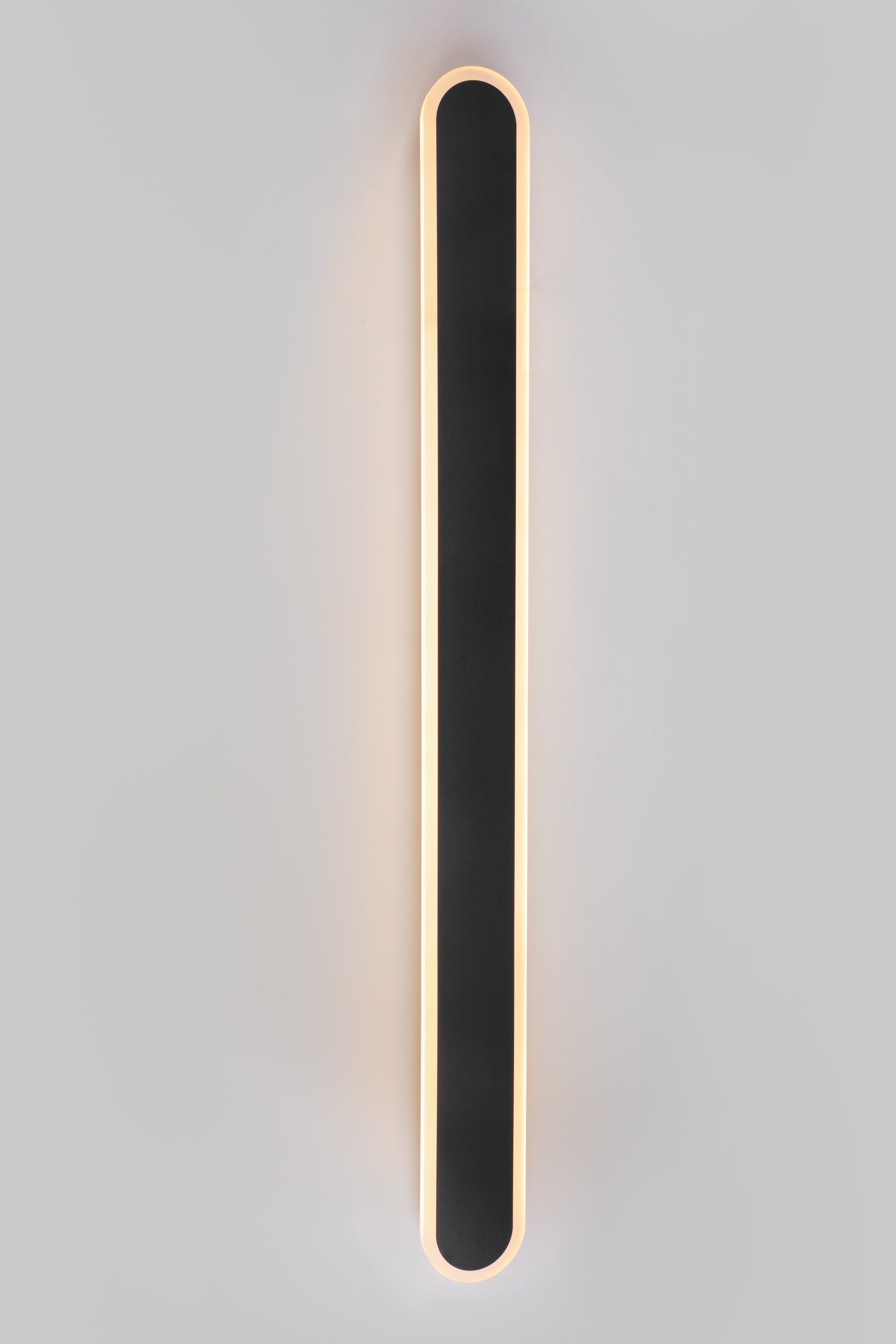 Linear 90 Round Black